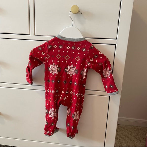 Honest Company Red Fair Isle Snowflake Footie Size Newborn Full Zip - Picture 2 of 4